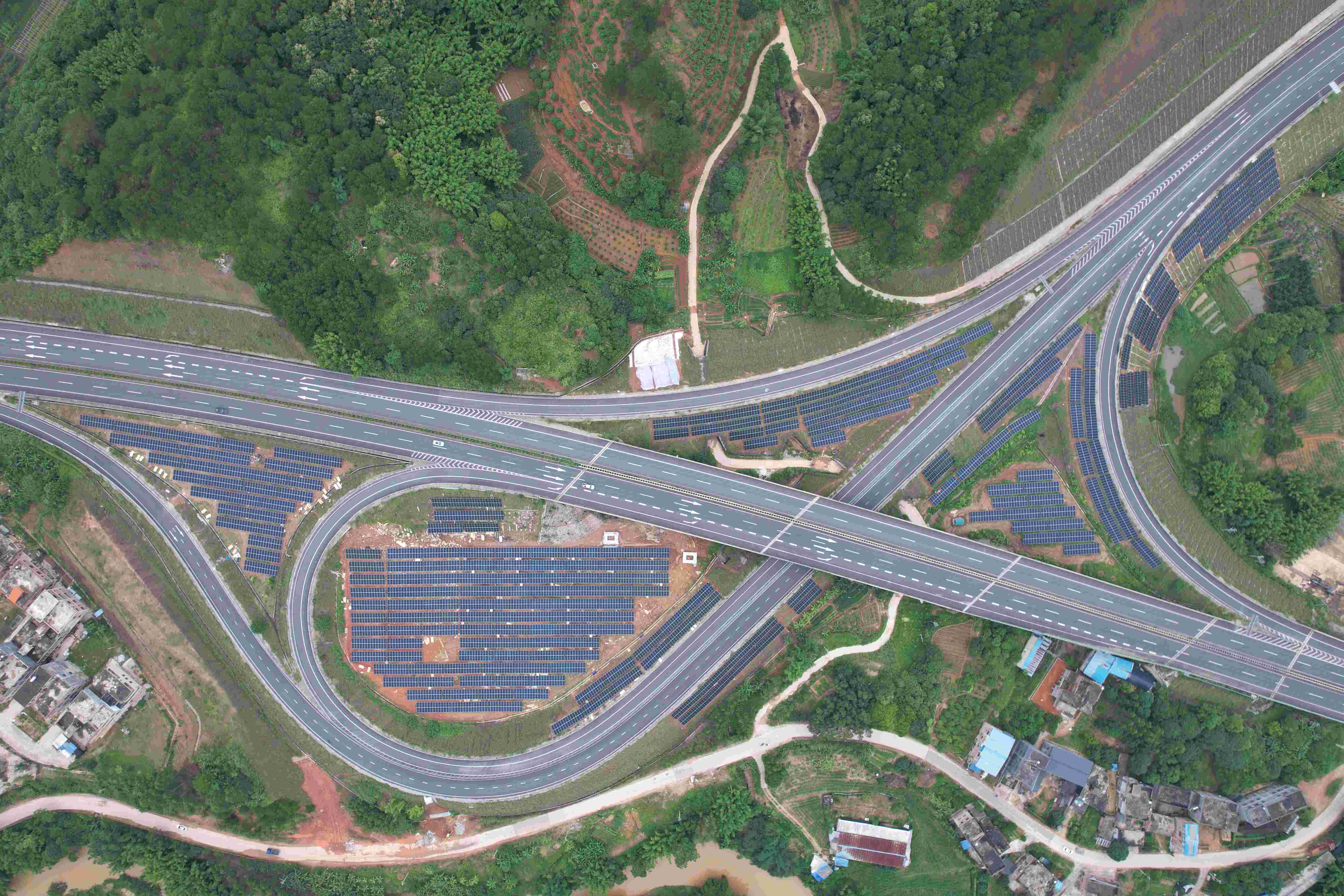 大塘至浦北段高速公路交能融合示范項目I標段EPC總承包工程(1)